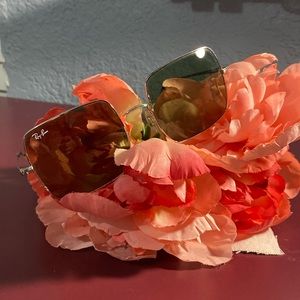 Silver Square Ray-Bans.